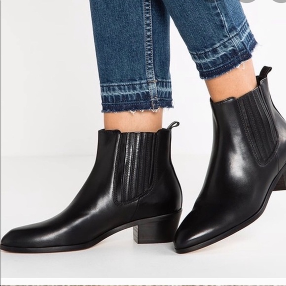J. Crew Shoes - EUC J.Crew Black Leather Chelsea Boot Size 7.5